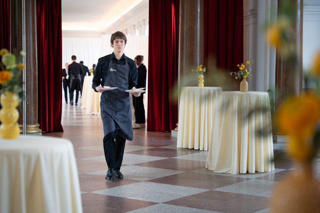 Hoflieferanten Berlin Catering Orangerie Service Unterwegs