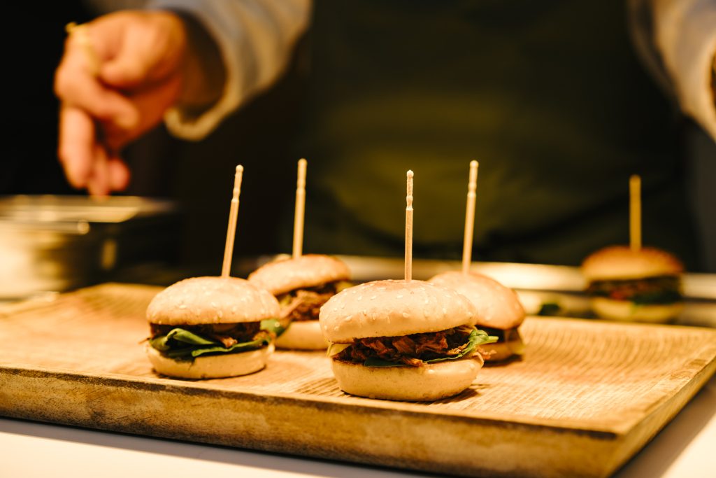 Hoflieferanten Berlin Catering Messe Afterwork Buffet Fingerfood Vorbereitung