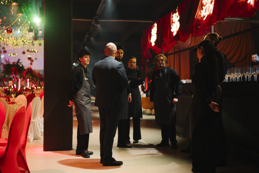 Hoflieferanten Berlin Catering Blick hinter die Kulissen - Service Team Briefing