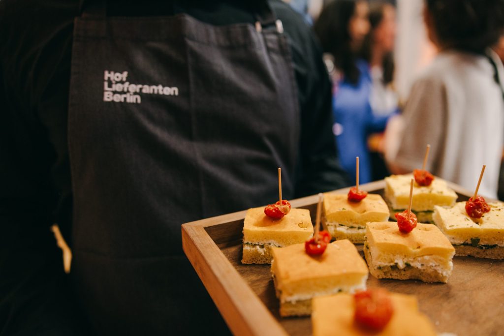 Hoflieferanten Berlin Catering Good Energy Buffet – Fingerfood im Flying