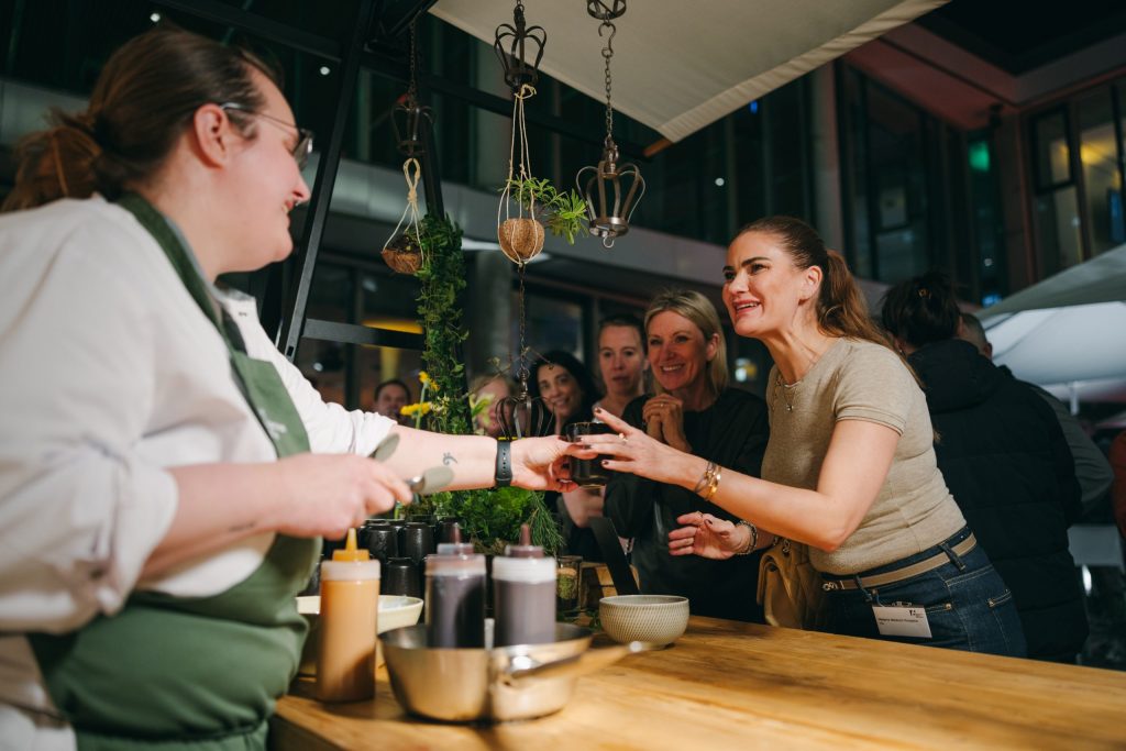 Hoflieferanten Berlin Catering Good Energy - Dessert Buffet Live-station Austausch