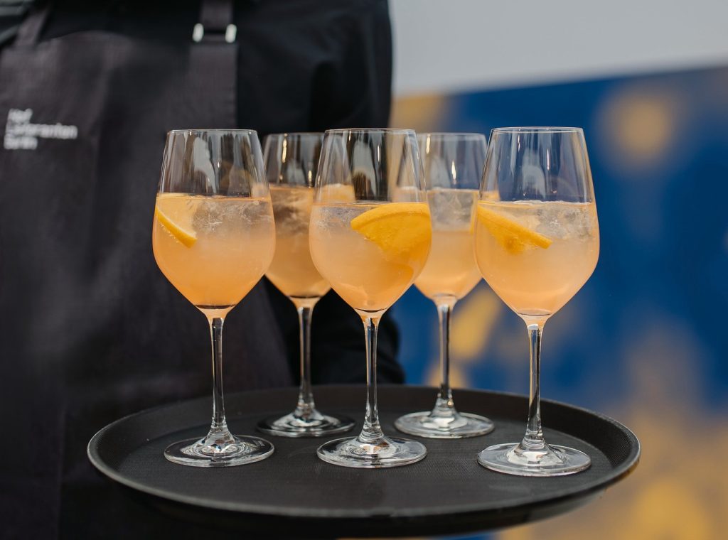 Hoflieferanten Berlin Catering Messe Afterwork Getränke im Flying Service