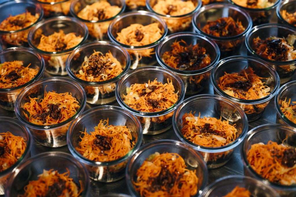 Hoflieferanten Berlin Catering Messe Afterwork Vorspeisen Buffet im Fokus