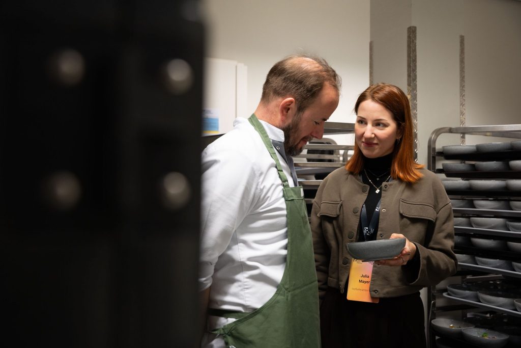 Hoflieferanten Berlin Catering Erfolgreiche Projektleitung- Projektleiter-Briefing mit Koch